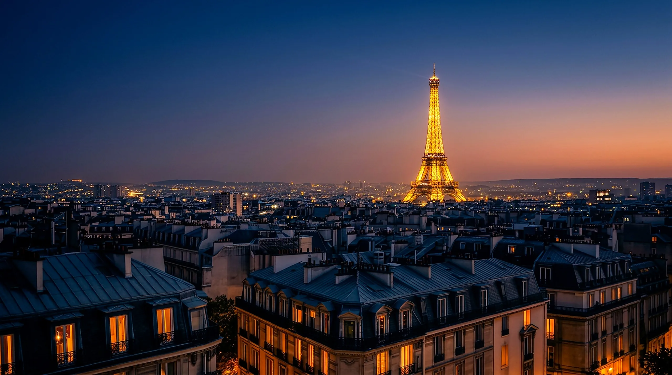 Vue de Paris la nuit — Cabinet SAVOIR, expert-comptable